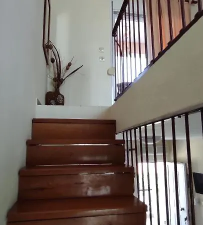 Phyllis Maisonettes דירה *