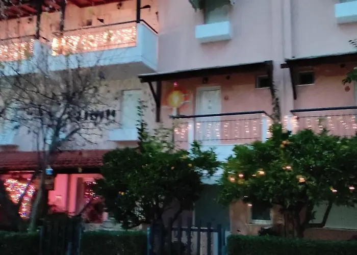 Апартаменты Phyllis Maisonettes