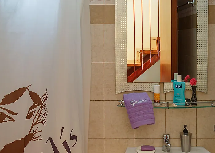 Апартаменты Phyllis Maisonettes