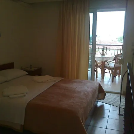 Phyllis Maisonettes Apartment