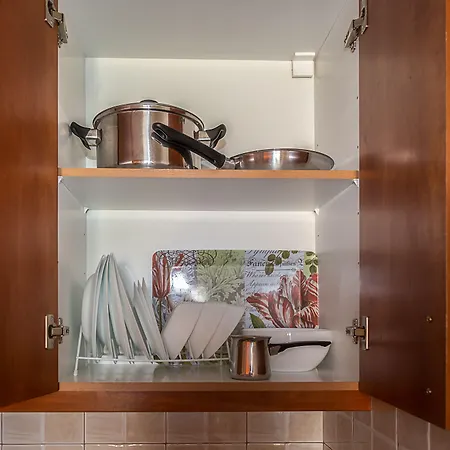 Phyllis Maisonettes Apartment