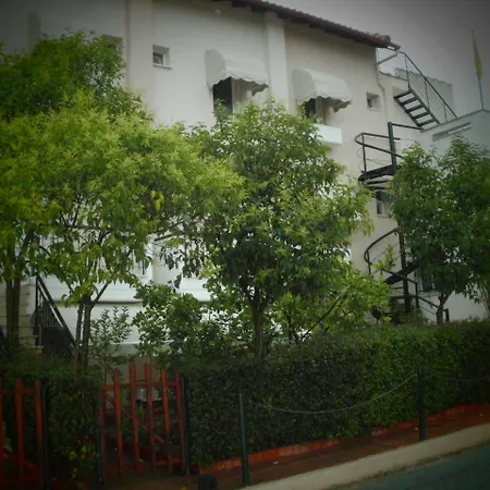 公寓 Phyllis Maisonettes *