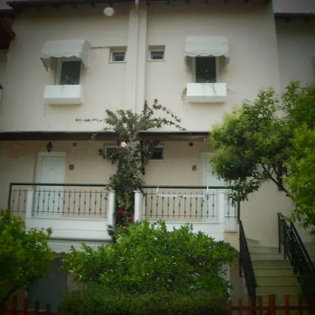 Phyllis Maisonettes 公寓 *