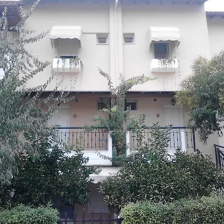 Phyllis Maisonettes Apartment