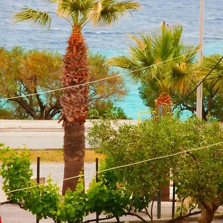 Phyllis Maisonettes Apartment *