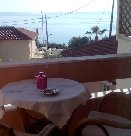 Phyllis Maisonettes Apartment