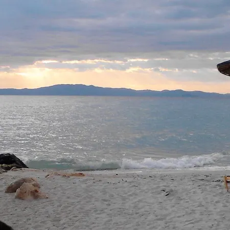 Phyllis Maisonettes Apartment *