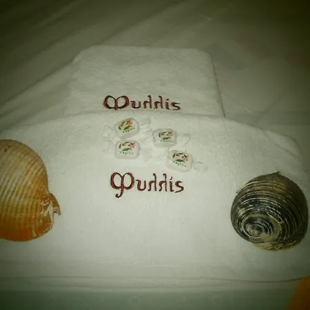 Phyllis Maisonettes Apartment *