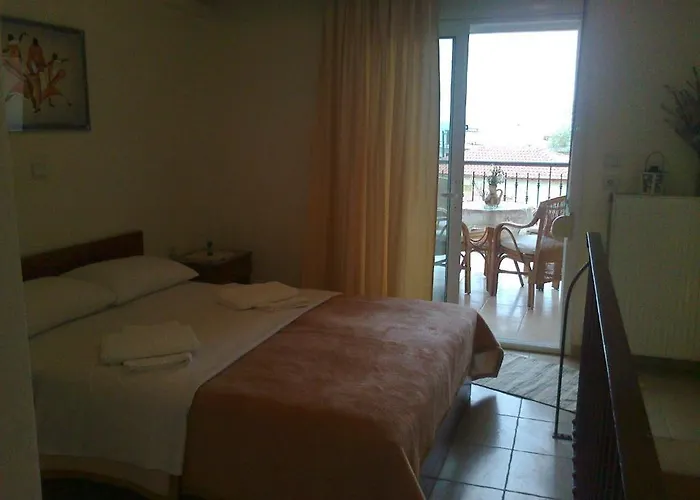 Phyllis Maisonettes Apartment