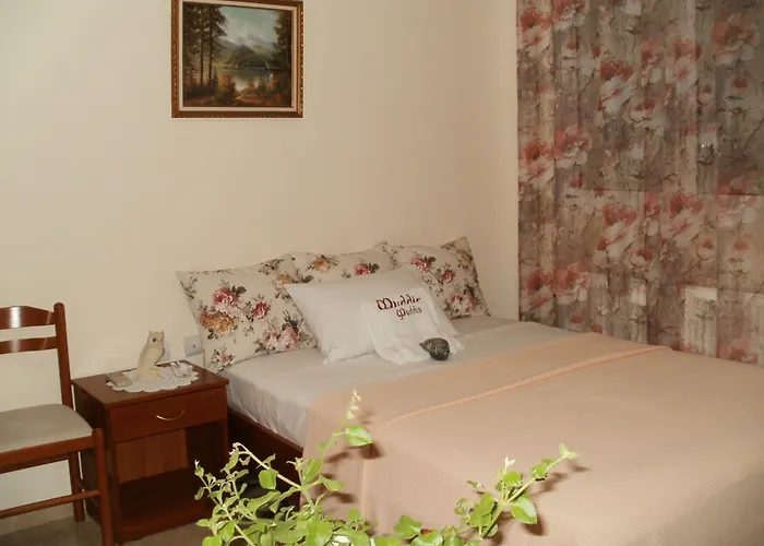 Phyllis Maisonettes Apartment *