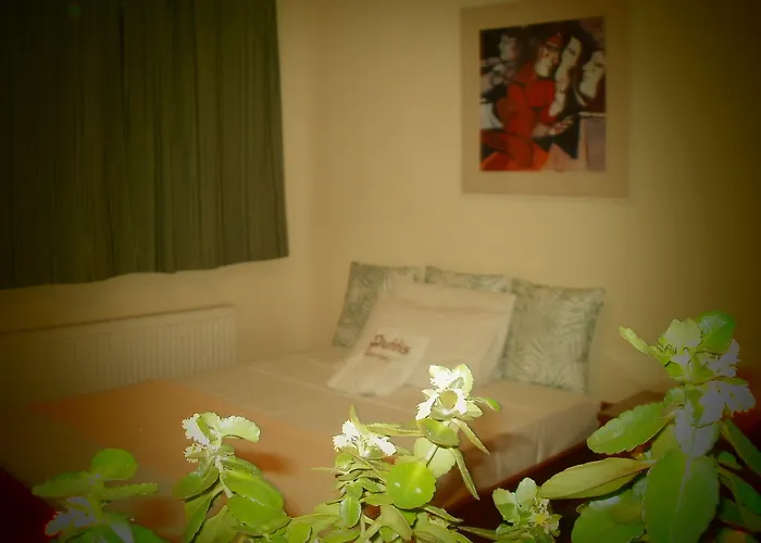 Phyllis Maisonettes Apartment *